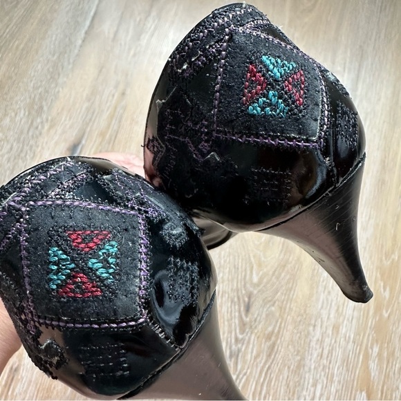 Vintage Faire Lady Black Patent Leather Pumps Aztec Cross Stitch Shoes Size 37 - Picture 10 of 16